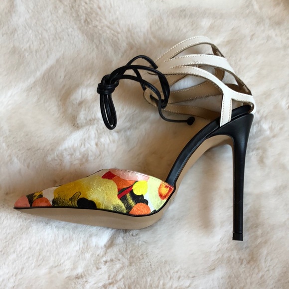 ๐ Sale was $65 will go back ๐ New Alba Flower Heels Size 7.5 - Picture 2 of 5